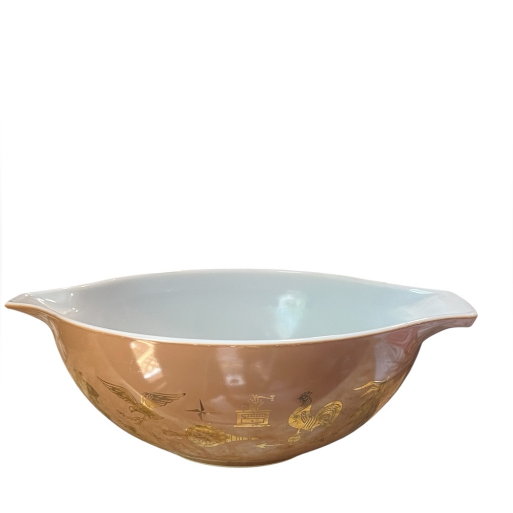 Vintage PYREX EARLY
AMERICAN #444, 4Qt Cinderella
Mixing Bowl Brown Gold Design